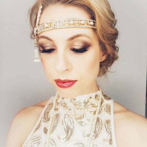 Nice accessories for a beautiful makeup